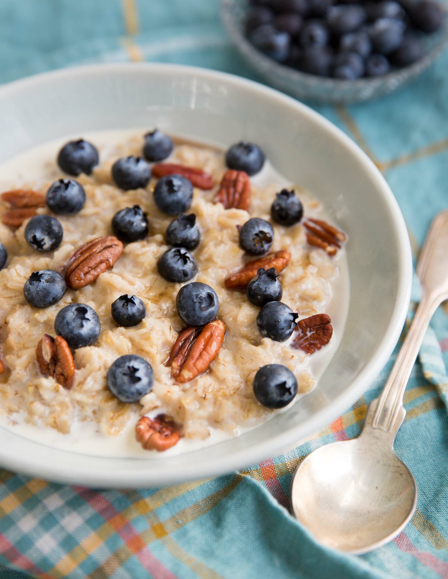 Creamy Oatmeal with Chilean Blueberries